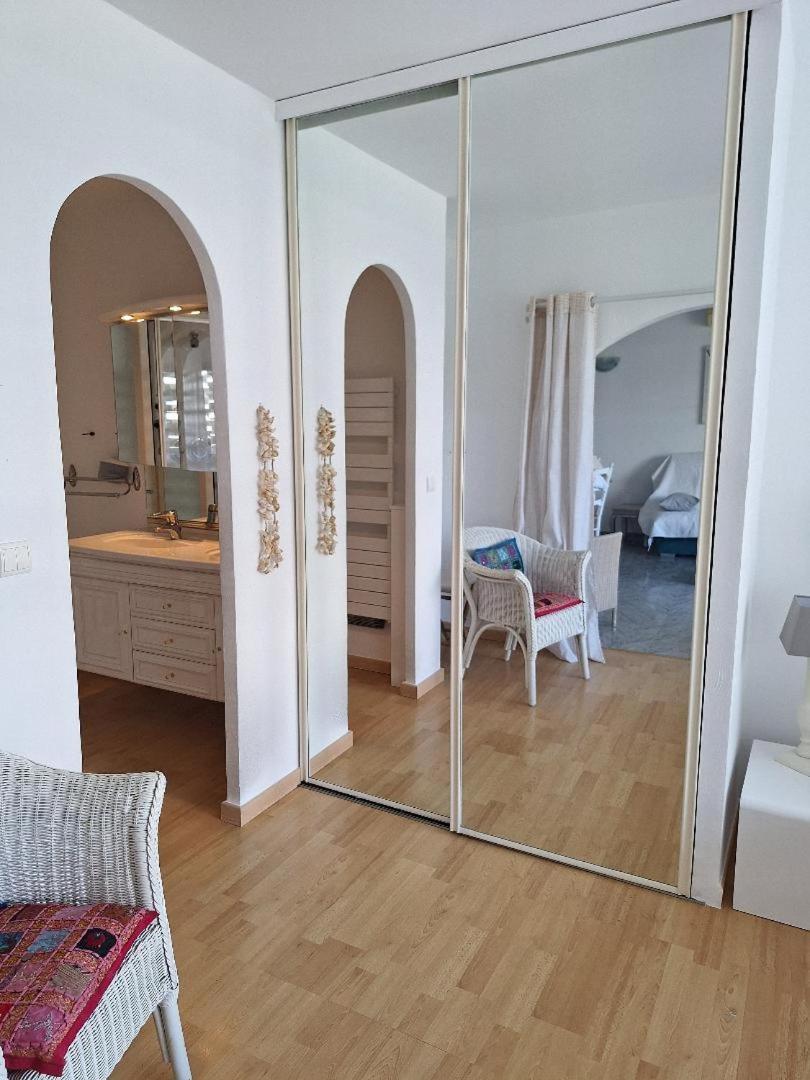 Les Pins Charming Apartment